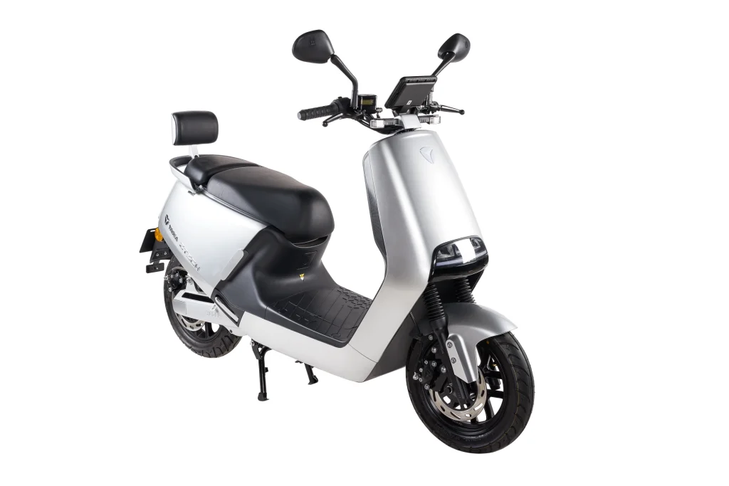 Robogó jellegű elektromos kerékpár